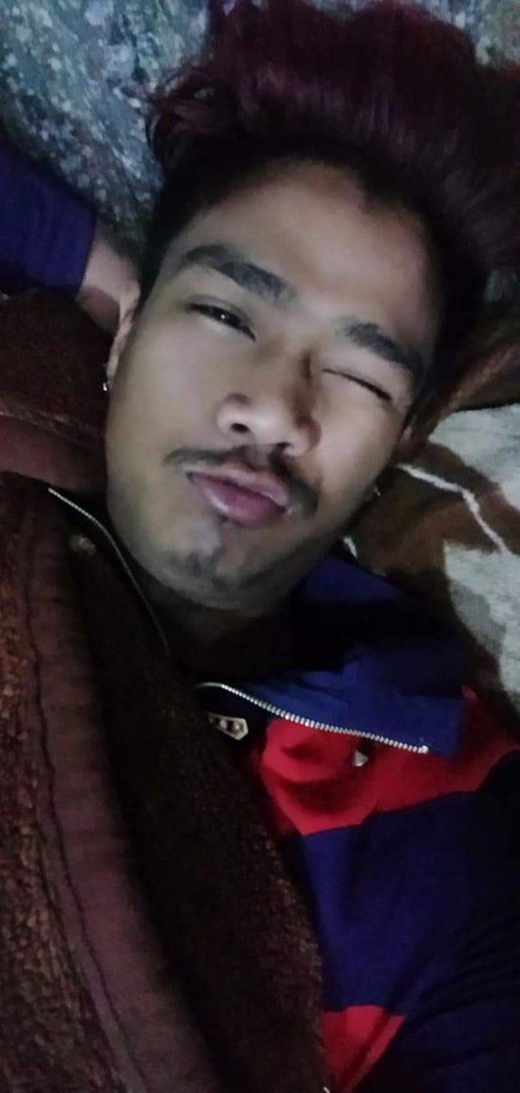 Phyo16652323's tweet photo. အတူတူ x ရ​ေအာင္​​လို႔. https://t.co/Jql6RQLPCe