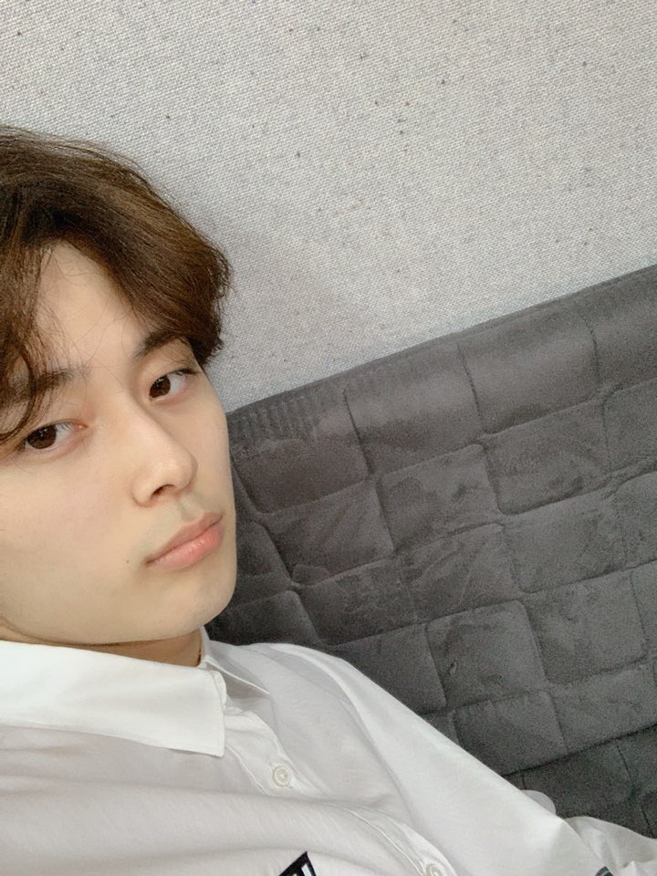CUBE_YOOSEONHO's tweet photo. [#유선호] 난 분명히 윙크한거였는데..🧐 https://t.co/4LHgdf0zfB