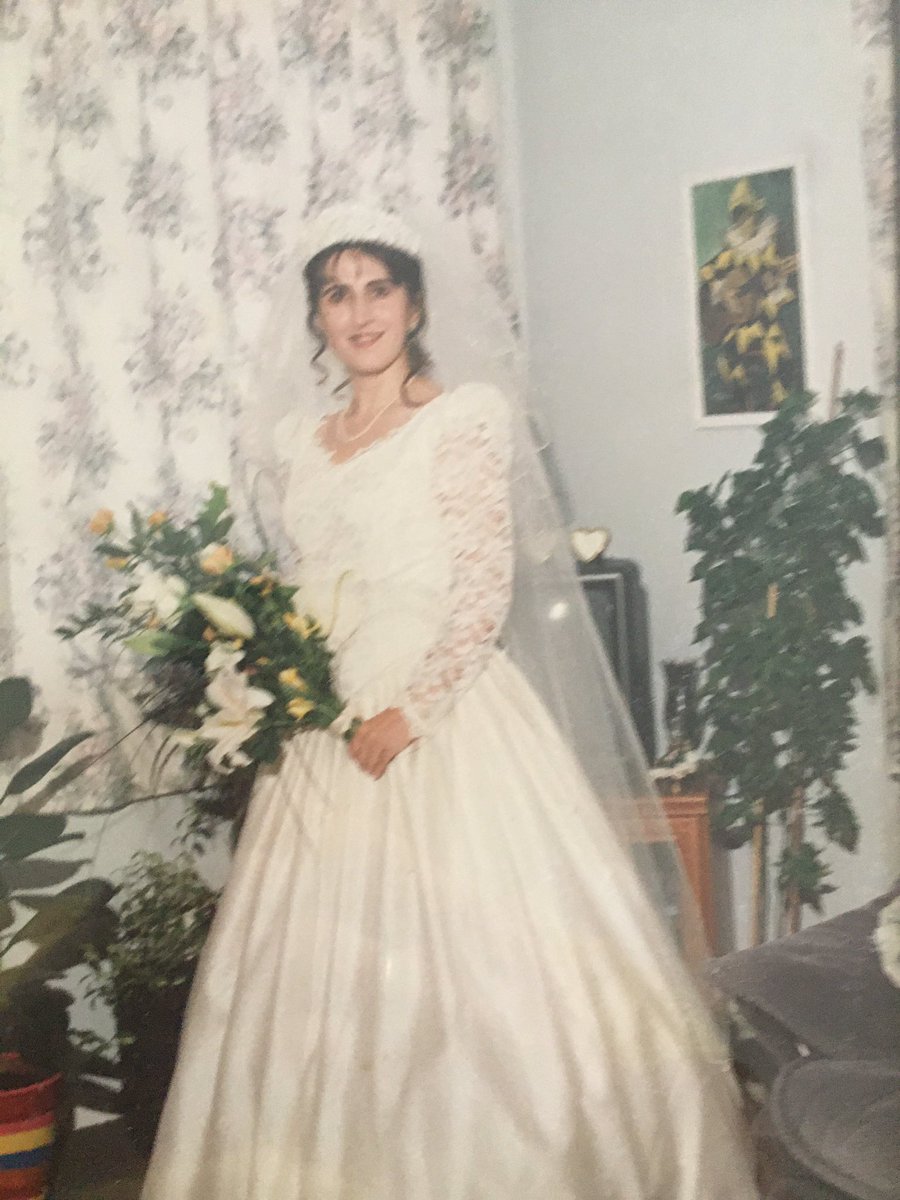 DeliaCazzato's tweet photo. Two times in my life when I’ve dressed like a princess 👸🏻 20 years apart #HolyCommunion #weddingDay so special 🥰🥰#LadyPinner #MagicalDays https://t.co/B7ttYDPjyM
