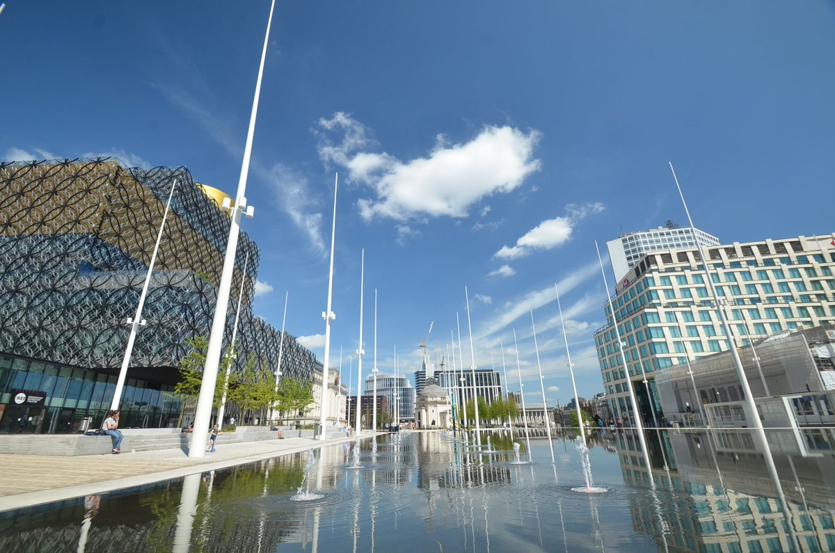 ParadiseBham's tweet image. Blue skies above #Paradise again this week. This view features Centenary Square with Paradise in the background, showing how the scheme fits into the wider regeneration of Birmingham city centre. buff.ly/2yy6QI8