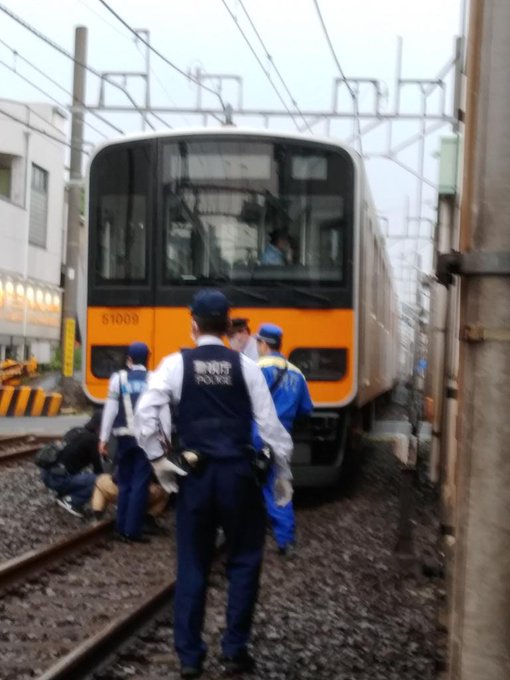 東武東上線 東武練馬駅で人身事故 現地の画像まとめ バキバキって音して止まった まとめダネ 東武東上線 東武練馬駅で人身事故 現地の画像まとめ バキバキって音して止まった まとめダネ