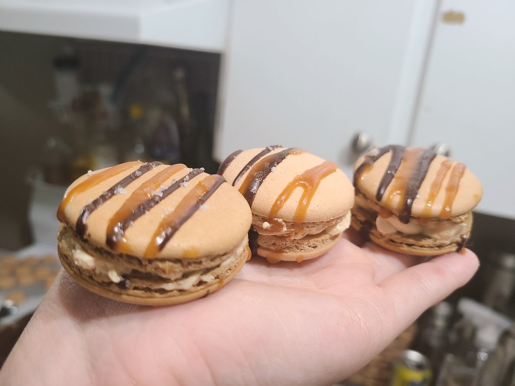 Third time's the charm, but I think I nailed these salted caramel macarons 🥰🥰