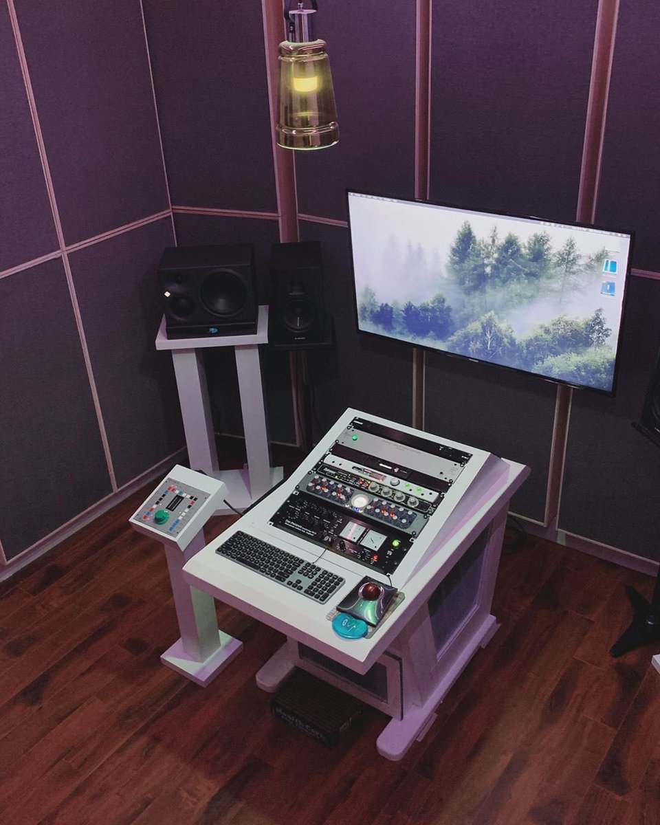 2bqStudios's tweet photo. Heads up- the lights are lit up #2bqvibes #2bqlife #masteringengineers #gearsluts #audioporn #mixengineers #recordingstudios https://t.co/Lgude4S1SD