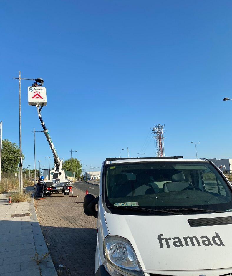 framadsl's tweet photo. Continuamos con el mantenimiento de la red de alumbrado público de #alcaladeguadaira #instalaciones #electricidad #sevilla https://t.co/iV1bi4BTJq