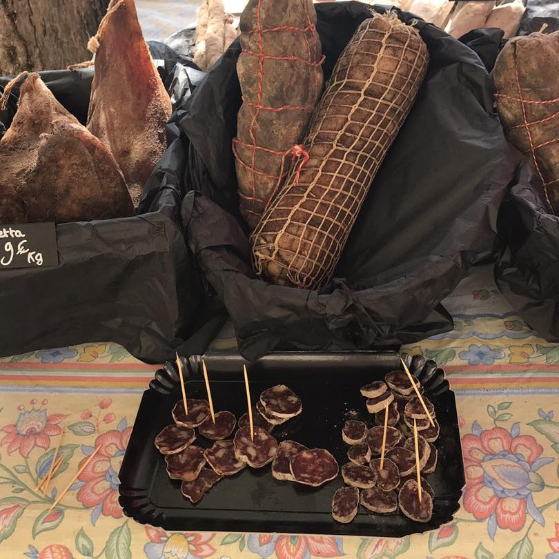OT_Prunelli's tweet photo. 😋Venez nombreux au 1er marcatu paesanu Celavu Prunelli de l’année à Carbuccia ce dimanche 31 mai de 9h à 13h avec une vingtaine de producteurs et artisans: pain, vin, miel,beignets,confitures,charcuterie,fromage,fruits et légumes,huile d’olive,canistrelli,...🍓🍆🥖🍪 https://t.co/aq27xBMkEA