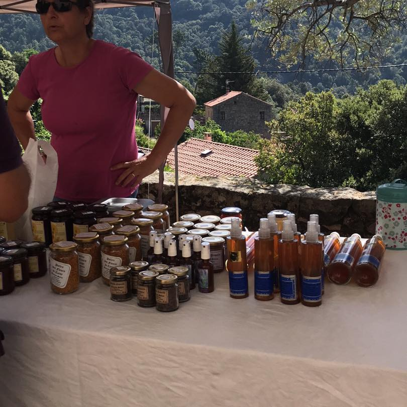 OT_Prunelli's tweet photo. 😋Venez nombreux au 1er marcatu paesanu Celavu Prunelli de l’année à Carbuccia ce dimanche 31 mai de 9h à 13h avec une vingtaine de producteurs et artisans: pain, vin, miel,beignets,confitures,charcuterie,fromage,fruits et légumes,huile d’olive,canistrelli,...🍓🍆🥖🍪 https://t.co/aq27xBMkEA
