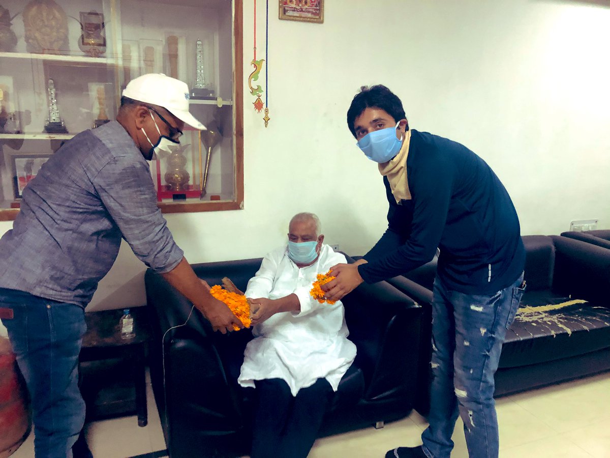 DrKirodilalBJP's tweet photo. LDC भर्ती 2018 में SC-ST बैकलॉग में चयनित अभ्यर्थी मुझसे मिले ,धन्यवाद दिया। राजस्थान सरकार का धन्यवाद.इस भर्ती में सामान्य व ओबीसी वर्ग के पदों की कटौती न्यायपूर्ण नही है। मुख्यमंत्री @ashokgehlot51 जी कटौती किए गए पदों को जोड़कर सभी वर्ग के अभ्यर्थियों के साथ न्याय करें। https://t.co/5iA7VinzNN