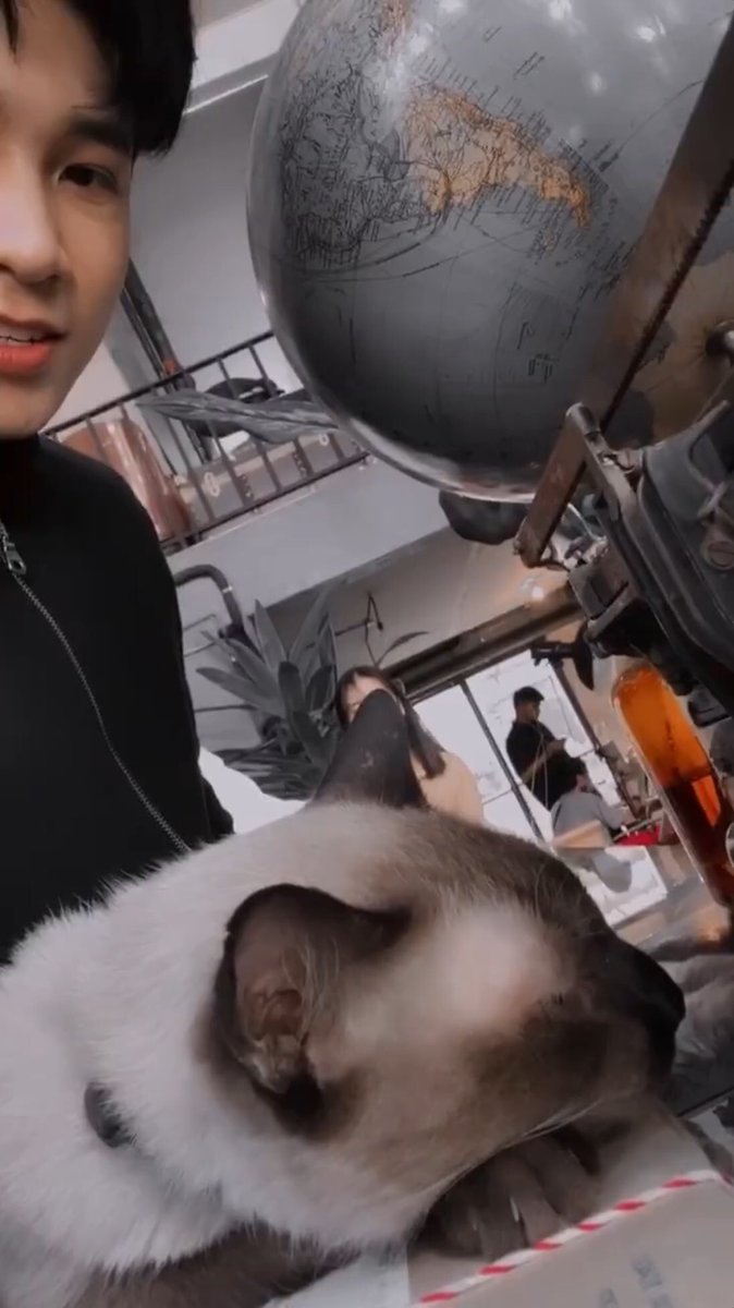 singto prachaya and his love for animals ; a very cute thread
