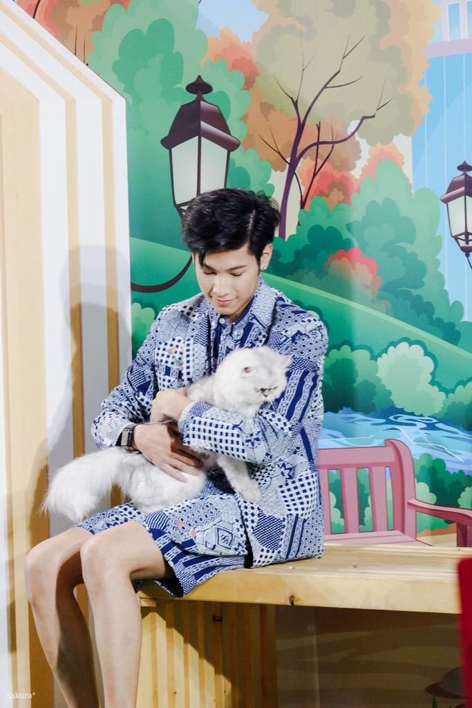 singto prachaya and his love for animals ; a very cute thread