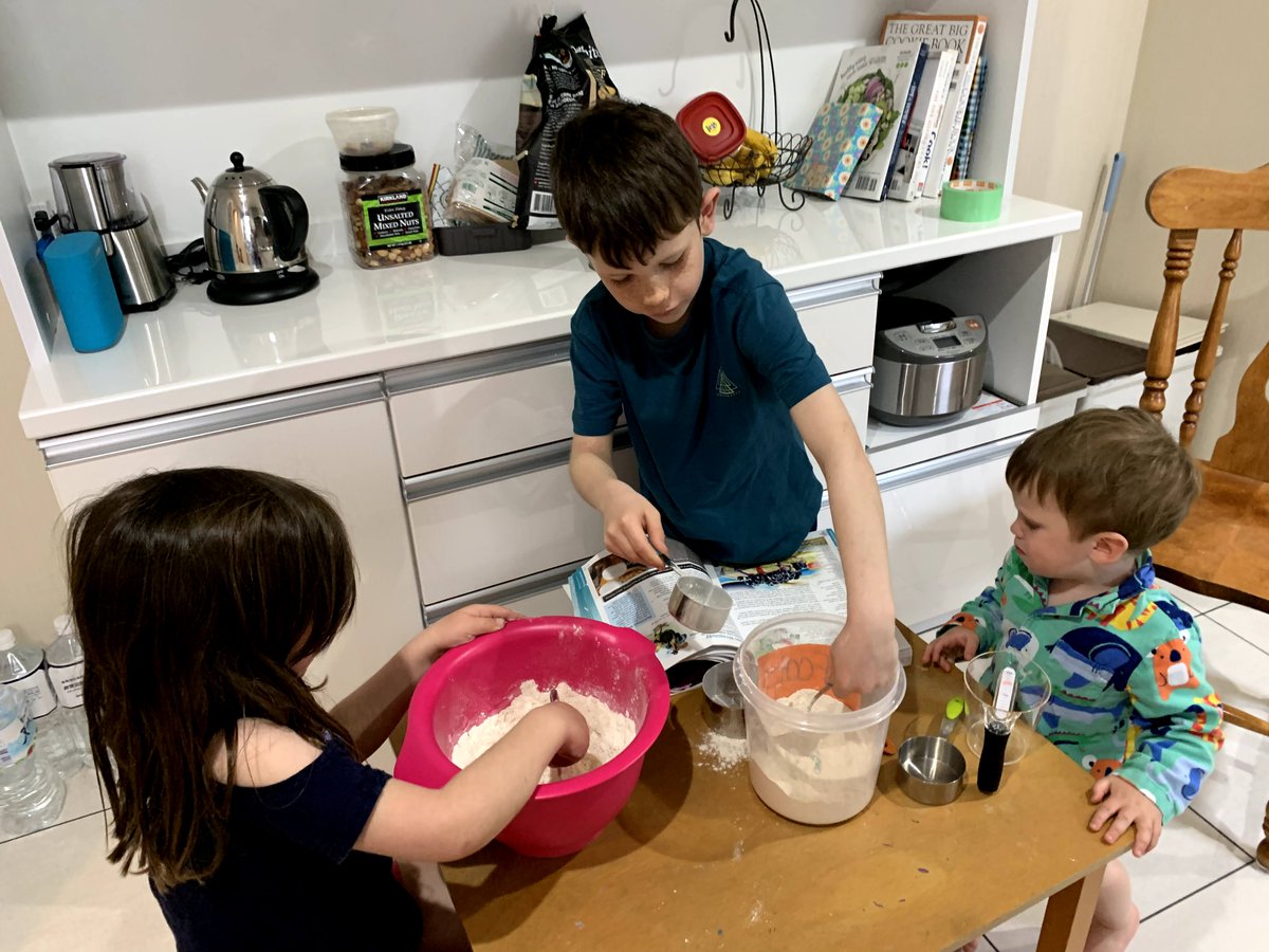 MontessoriTokyo's tweet photo. Sunshine and Elementary Students Cooking time! #MSTLearningFromHome #MSTFun https://t.co/bCBao85ZH8