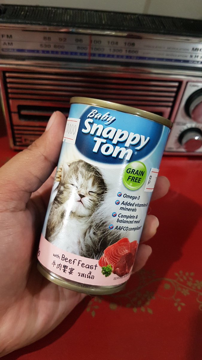 Nyobain wet food Snappy Tom yang baby. Ada 3 rasa. Beef, Tuna sama Chicken. Yang adult lupa ada berapa rasa tapi anak2 gak terlalu suka.