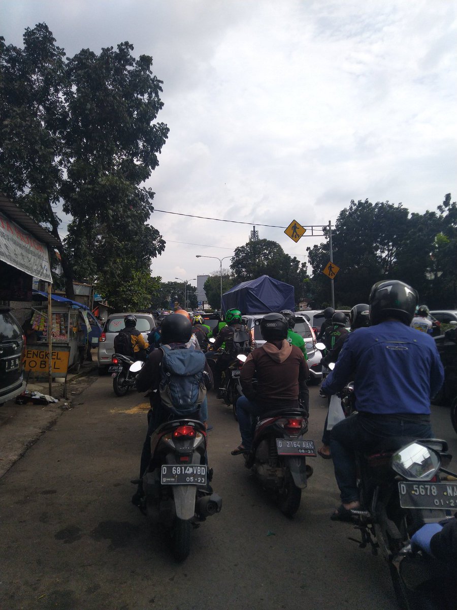 PSBB dibdg blom beres... Tp jalan lingkar selatan, mulai dari Rel Kereta sampai Prapatan Gatsu ruarrr biasa...