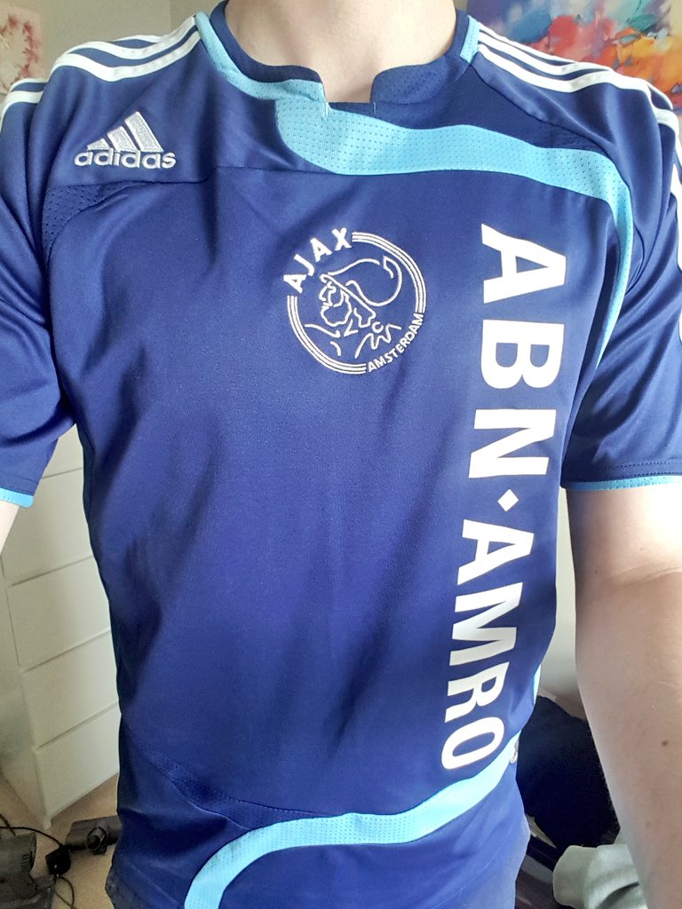 Day 64: AFC Ajax away, 2007/08.The final season that Ajax shirts featured the iconic sponsorship of Dutch bank Abn•Amro. The Amsterdam giants finished 2nd in the Eredivisie, behind PSV Eindhoven. 9/10. @homeshirts1  @TheKitmanUK  @ShirtsIsolation