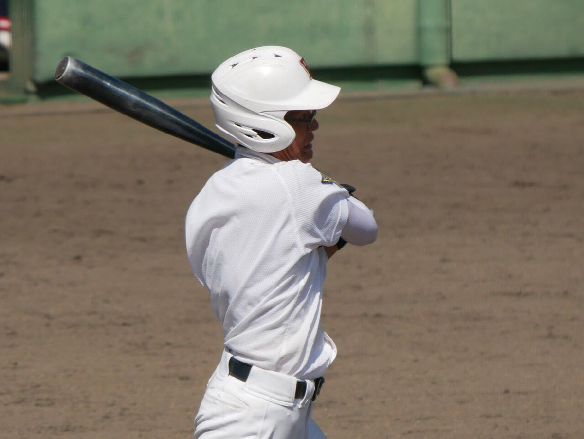 wilders1992's tweet photo. 【FNG】
生物資源学科 2年 RB/DB #28
北川雄大
高校まで野球を続けたが、最後の夏はベンチにすら入れなかった。
大学では新しいスポーツに挑戦しようと考えていた。
先輩方の楽しそうな雰囲気に惹かれ、アメフトに出会った。
何事にも真剣に取り組む！
この姿勢を貫いて必ずチームの勝利に貢献する！ https://t.co/mbcKp2kJgJ