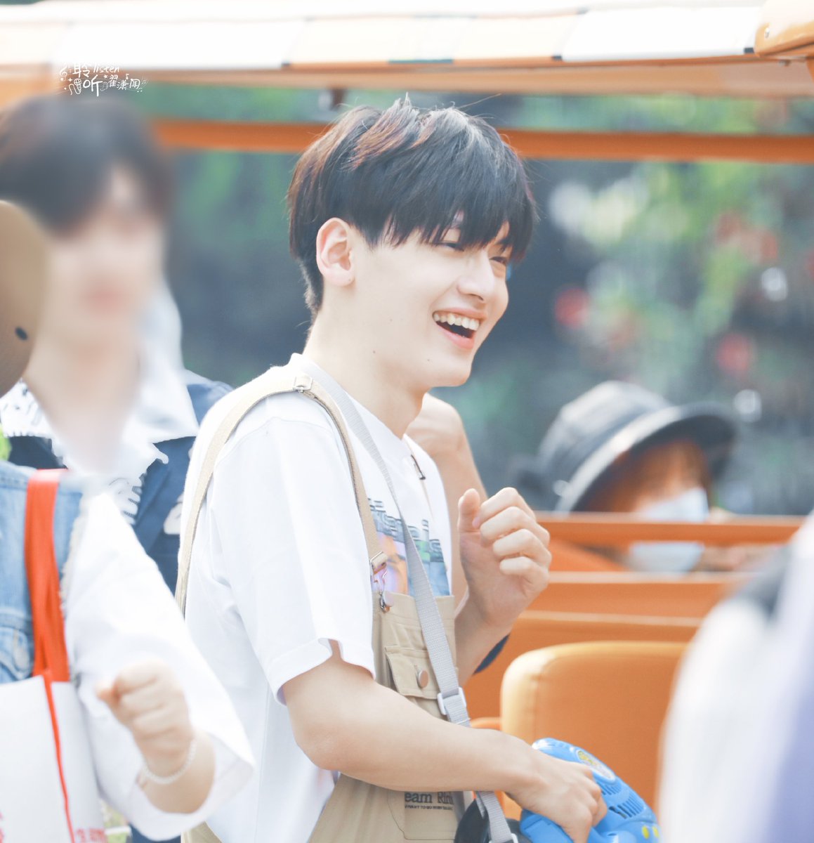 Huzihenkeai's tweet photo. ต้อนรับปีที่ 21 ด้วยรอยยิ้มตลอดทั้งวันเลย

#HappyZXWday https://t.co/bAIrQf7aYY