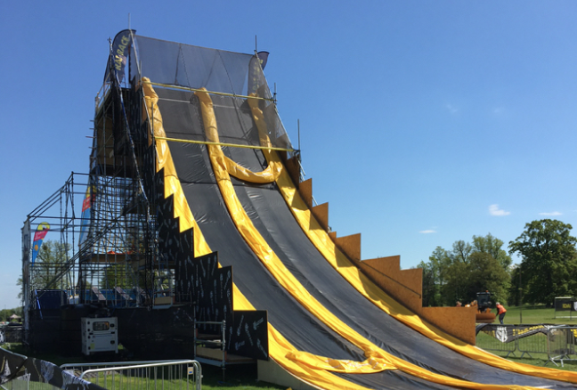 Everybody loves a slide, add a little water and make it 12m tall and it becomes super fun! For Rat Race Events we built a final Waterslide Obstacle for their Rat Race Dirty Weekend to present one final, massive obstacle for the competitors. gorillauk.com/case-studies/r…