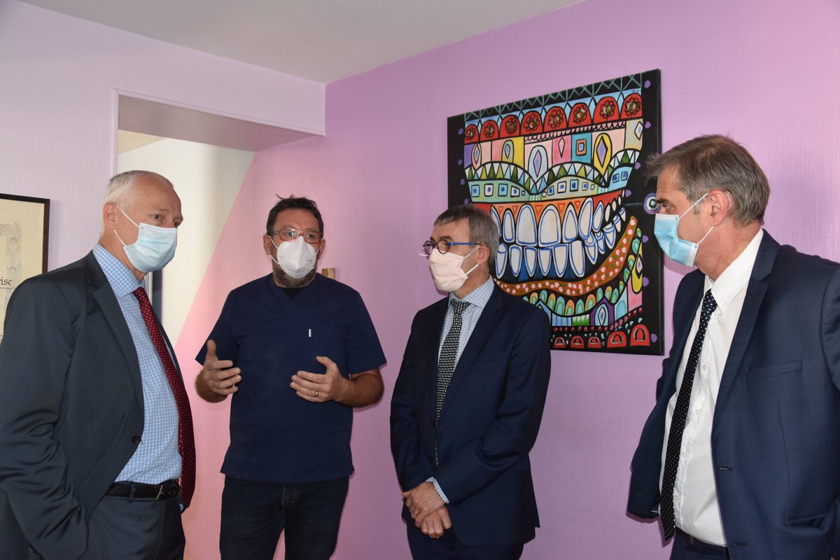 Prefet88's tweet photo. Pierre ORY #pref88, accompagné de Christophe RICHARD, président de la CMA88, est allé à la rencontre d’artisans locaux.
L’État s’engage aux côtés des artisans pour leur permettre une reprise d’activité dans les meilleures conditions https://t.co/H63hvCo14K