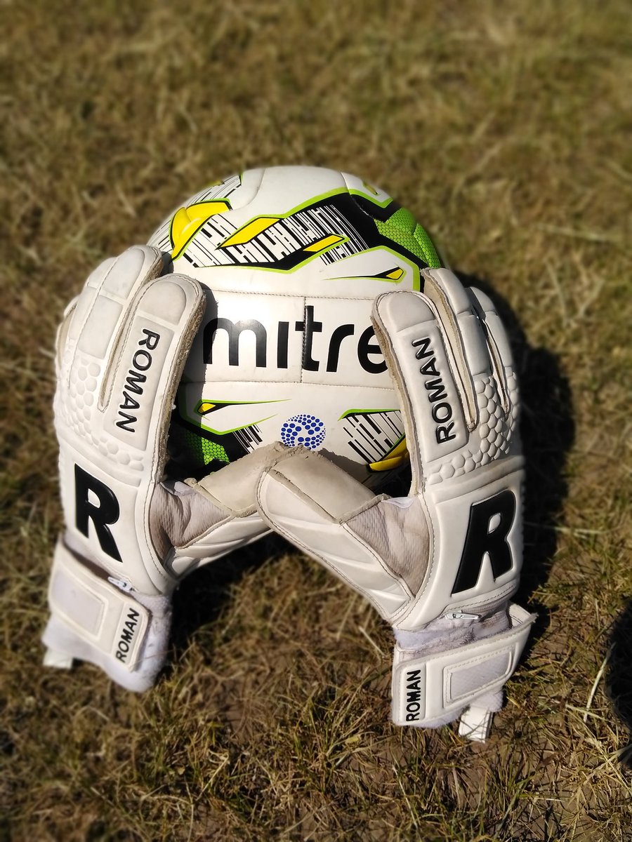 Great session in my @RomanGKgloves can't wait for the new releases! #RomanGK ⚽🧤