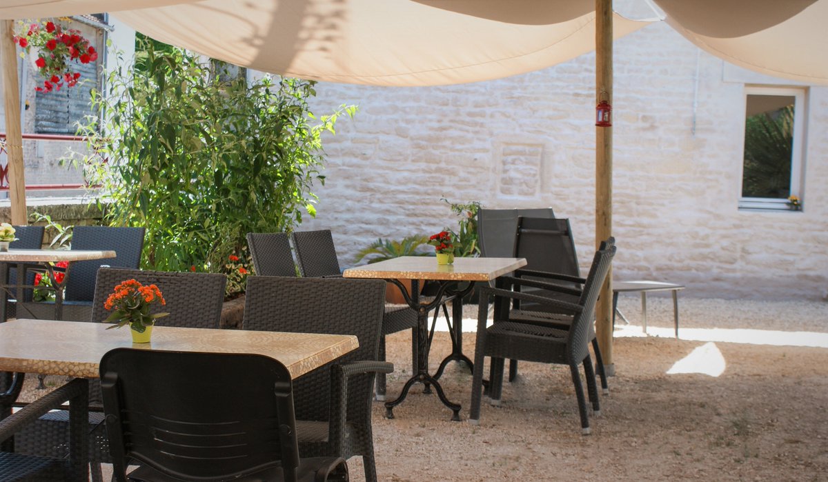 MaraiSnack's tweet photo. Bonjour le #Marais !

Ce week-end de Pentecôte, venez succomber au plaisir de la table (formule à emporter) au #MaraiSnack, le point de restauration du Parc @Ducoqalane79.🥗

#DeuxSèvres #EscapadeGourmande #MaraisPoitevin https://t.co/a8aQ4flaqi