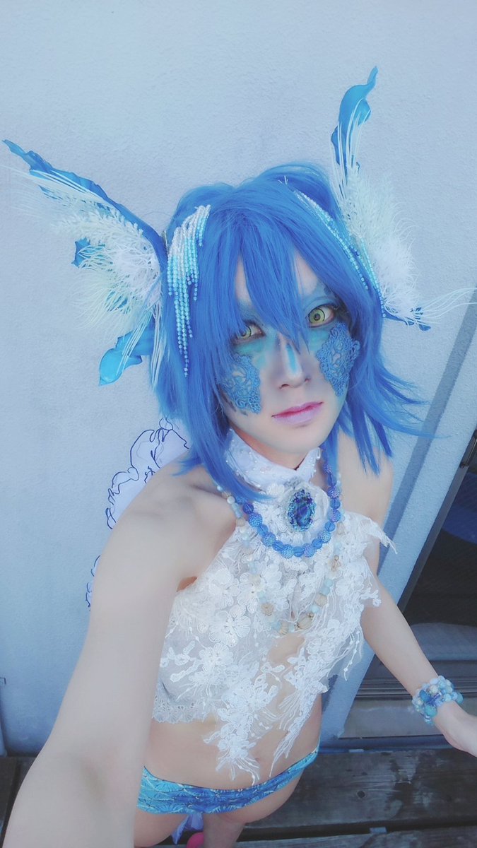 梅吉 耳ヒレは新調しました プラ板でナチュラルめのウネりに レース前掛けwも入水に耐えれるように作り直し 大丈夫だった 目の回りはガンガンのメタリックに塗りたくりw マーマンというより 半魚人に近いw 頭ボサボサなのは 入水