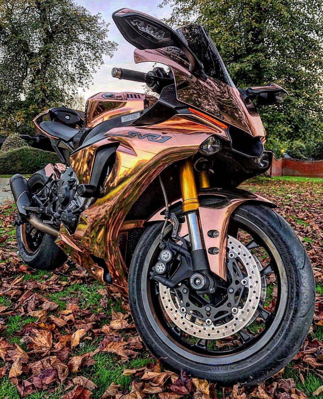 Yamaha 2024 r1 chrome