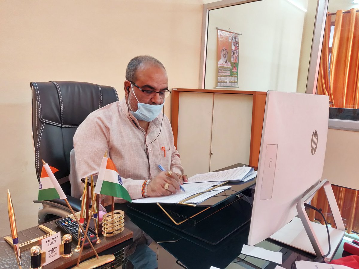 Bhupendraupbjp's tweet photo. (1/2) आज लखनऊ स्थित कार्यालय से सहयोगी मंत्री श्री @upendratiwari_ जी के साथ वीडियो कॉन्फ्रेंसिंग के माध्यम से आगरा, अलीगढ़ व बरेली मंडल के विभागीय अधिकारियों की बैठक ली। बैठक में निदेशक पंचायतीराज, मण्डलों के उप-निदेशक, पंचायतीराज अधिकारी व अपर मुख्य अधिकारीयों ने प्रतिभाग किया। https://t.co/vVknPzGcUP