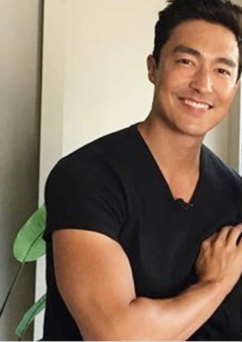 therachelife's tweet photo. It's Thursday, #TeamHenney #DanielHenney! Just throwing out a pic of that cute smile to wish everyone an amazing day! Fighting! 💪 😀😉🤗👍💞 #WoT #wheeloftime #woton #wotonprime https://t.co/s4vceZK0F4