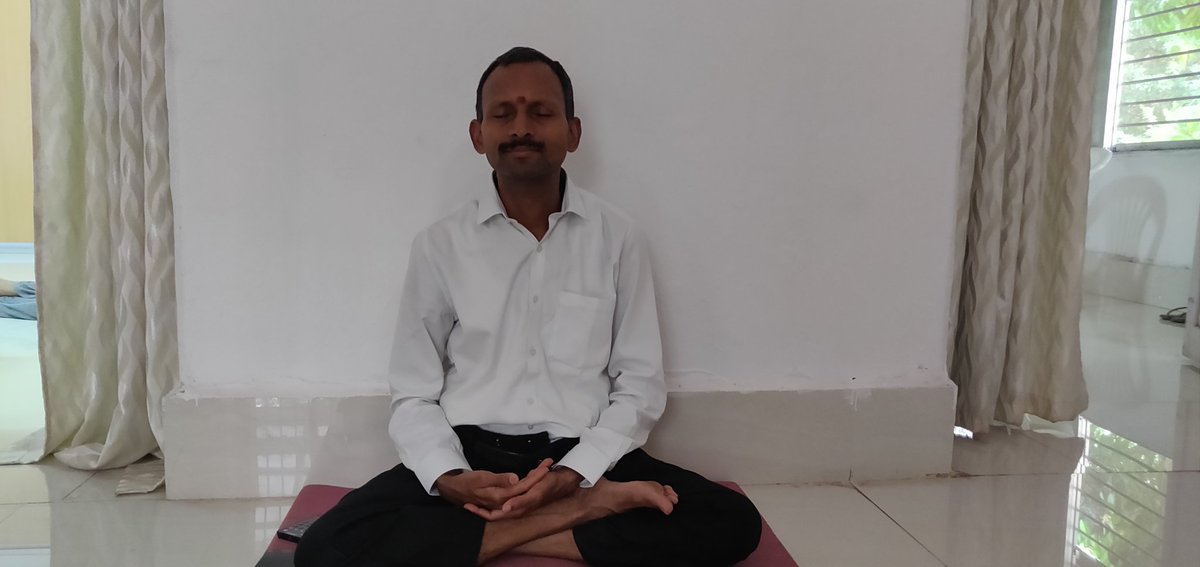 avannig11's tweet photo. From my father, 
Sitting still
Sadhguru presence time 
#StillWithInChallenge 
#innerengineered 
@SadhguruJV thank you! 🙏 https://t.co/8SeRQ8lfnY