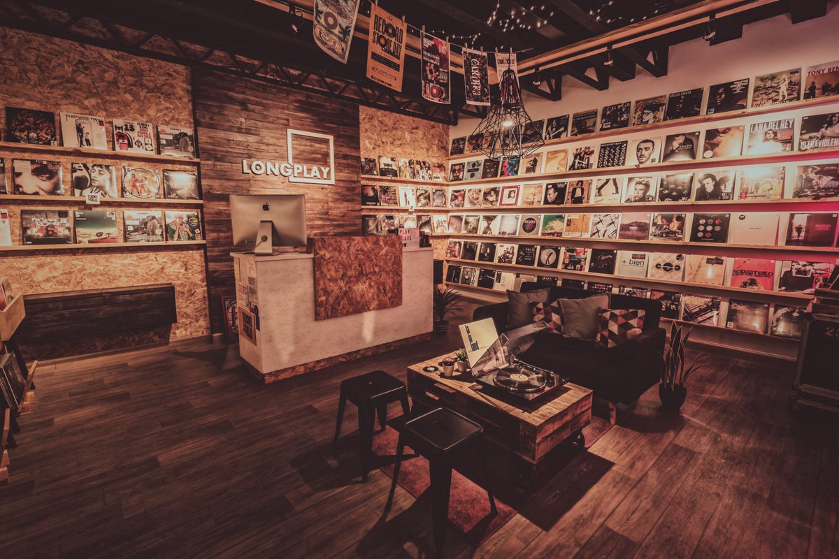 Hoy, estamos muy emocionados de trabajar con la hermosa tienda @LongplayPanama, que es el único lugar en Panamá dedicado a vender discos de vinilo.

En vivo hoy a las 3PM en Argentina, 11AM PT // 2PM ET // 6PM GMT // 7PM CET. En el facebook de @Discogs 👉 bit.ly/3fK77ZH