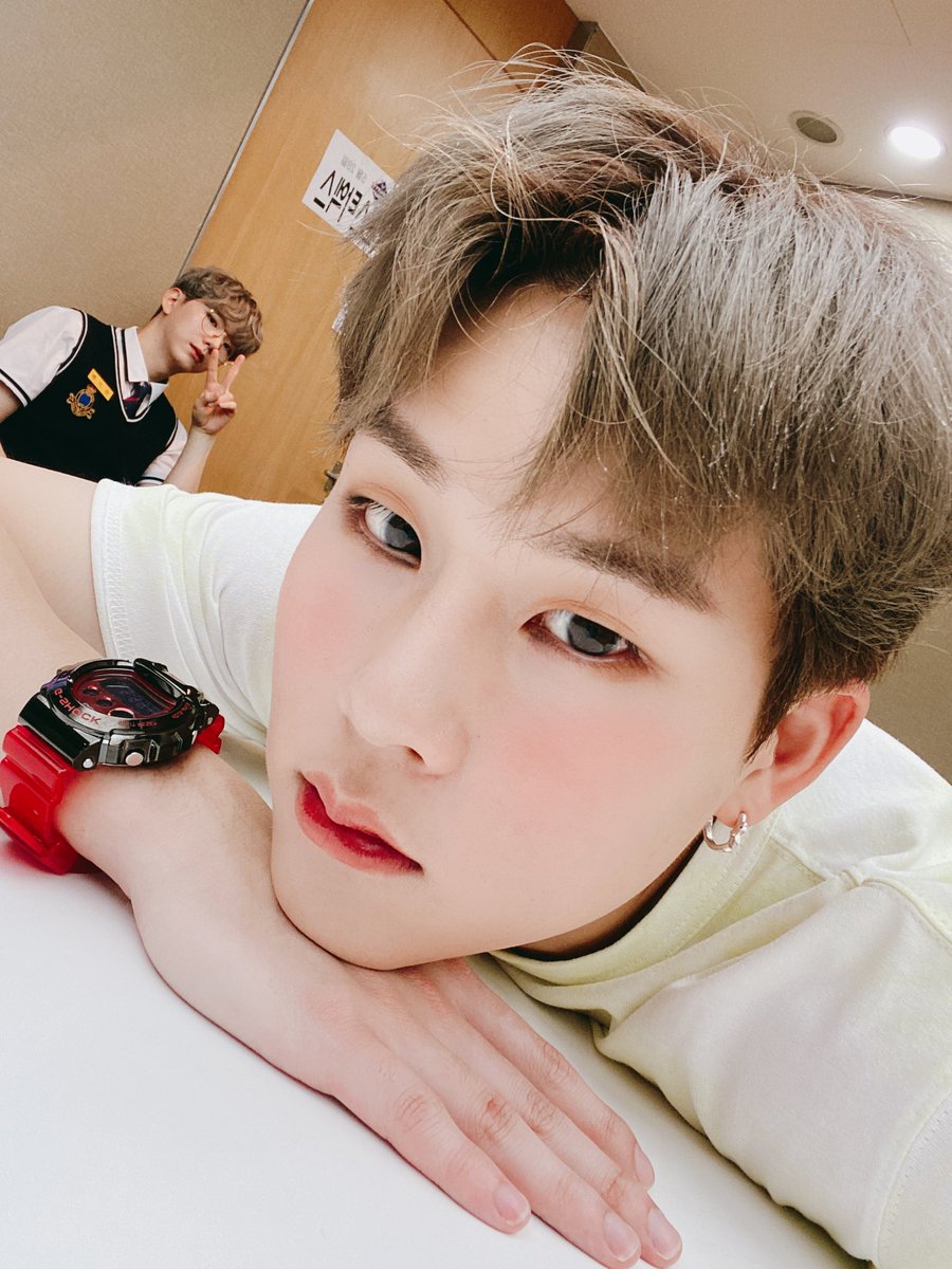OfficialMONSTAX's tweet photo. [#주헌] 몬베베 ㅠㅠ 오늘 정말 너무 보람찬 하루였고 감동적이였어요.. 울컥 하기도 하고 곡을 만들고 노래를 부르고 그걸 함께해주는 우리의 팬들이 있다는게 참 감사한일인거같아요. 행복해요 진심으로 ㅎㅎ 모두 잘자고 활동 멋지게 이어나가자!!!🤙🤙🤙❤️ https://t.co/Dt1yb9ZHOv