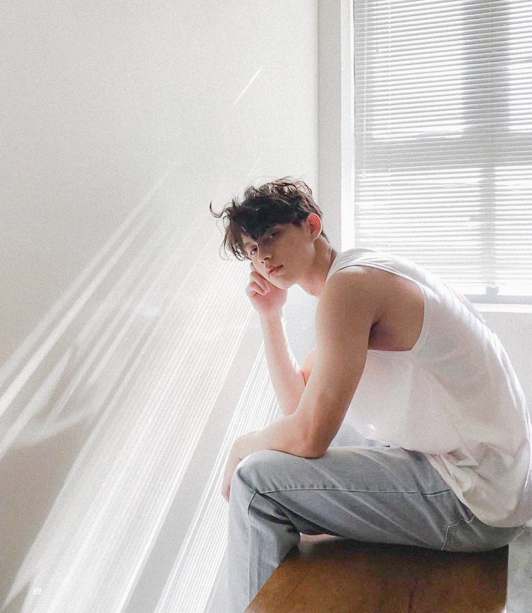 brighterday1227's tweet photo. พอปรับแสงแล้วก็แสบตาค่ะ ออร่าความหล่อพุ่งเข้าตา😫
#bbrightvc https://t.co/QAaJCJibET