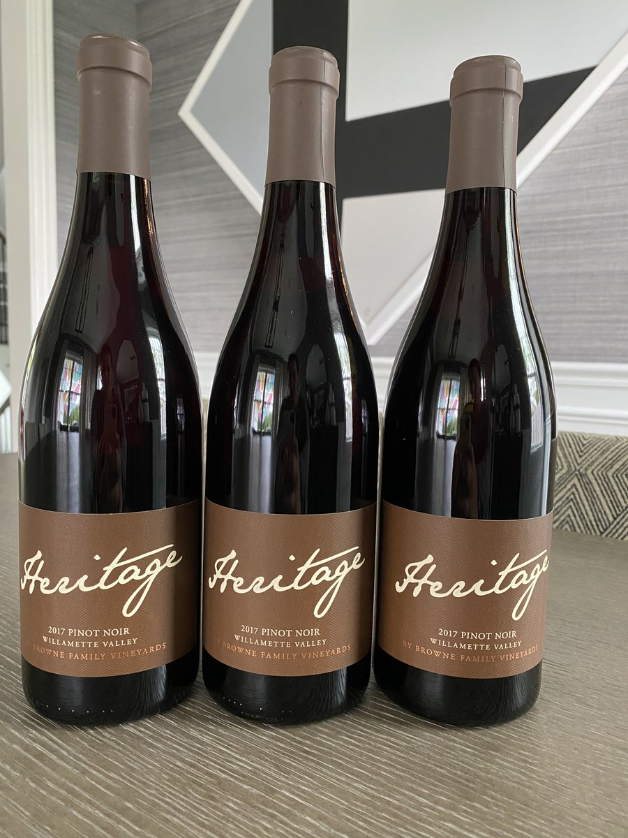 Every Chef Series meal kit comes with a bottle of Heritage Wine and an AUTOGRAPHED PHOTO thanks to our friends @SGWineSpirits Only 5 boxes left. Register now at RizzoChefSeries.givesmart.com