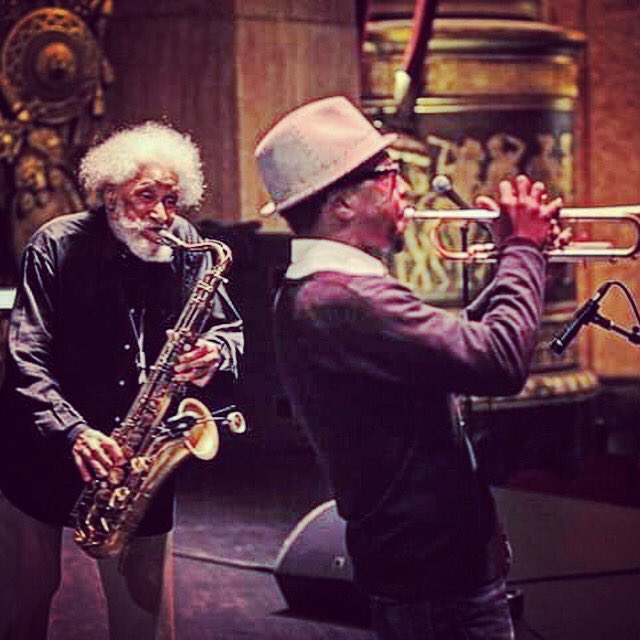vscialla's tweet photo. ★Sonny &amp; Roy. "One day I was on DelanceyStreet, and walked up the steps to the Williamsburg Bridge &amp; came to this big expanse. Nobody was there, it was beautiful.I went to the bridge to practice just about every day for two years" @sonnyrollins #sonnyrollins #royhargrove #jazz✔️ https://t.co/DCNsi3CNt7