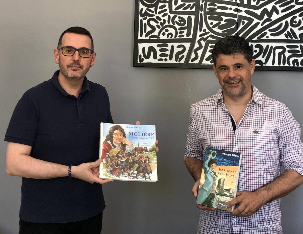 Une centaine de livres offerts aux employés de la ville de #Bessan. Alain D’Amato, écrivain et éditeur, a un grand cœur. Souhaitant privilégier les communes partenaires de ses précédents projets, il a tenu à remettre un livre de Georges Bégou à chaque employé. Merci <a href="/alaindamato/">Alain D'Amato</a>