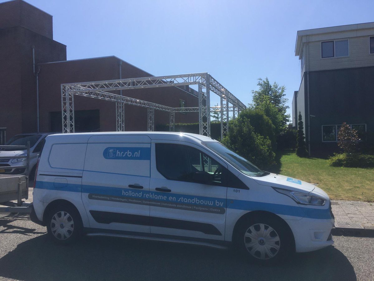 Leden van 4 Life Kickboxing &amp; Personal training in Zeewolde kunnen dankzij ons truss-systeem vanaf vandaag weer volop los op de zakken. Hoe lekker is dat in de buitenlucht!

Is zo'n oplossing ook iets voor jou? We horen het graag en denken met je mee!  036 522 5666