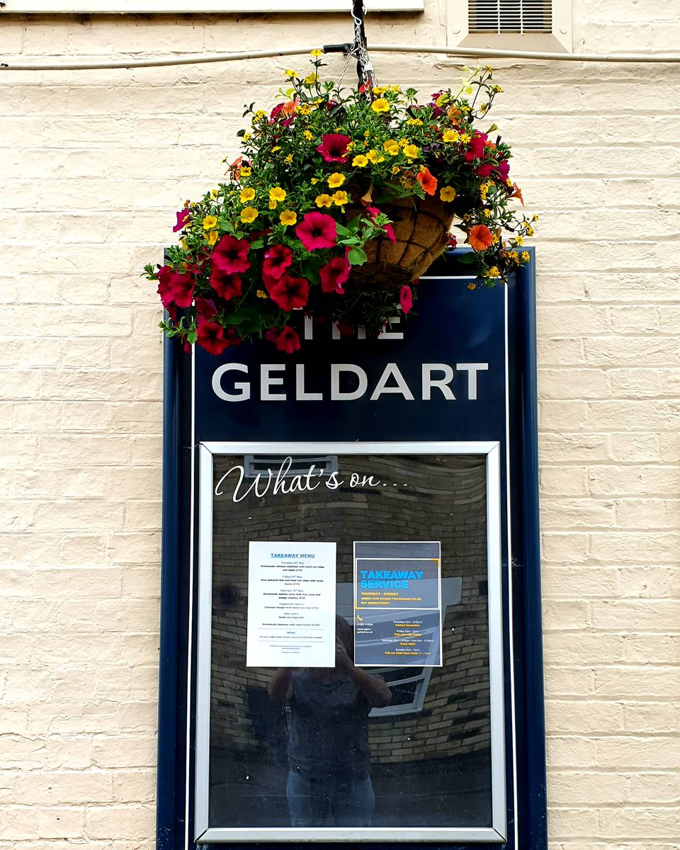geldart_pub's tweet photo. We're getting ready to open up our #takeawaywindowofdreams from 5pm today. Beer, wine, prosecco, spirits, soft drinks, snacks and, of course, delicious homemade food. Flowers courtesy of @DarwinNurseries #hangingbaskets #takeawaymenu #takeawaybeer #takeawaypub #openfrom5pm https://t.co/tlbARcbRd3