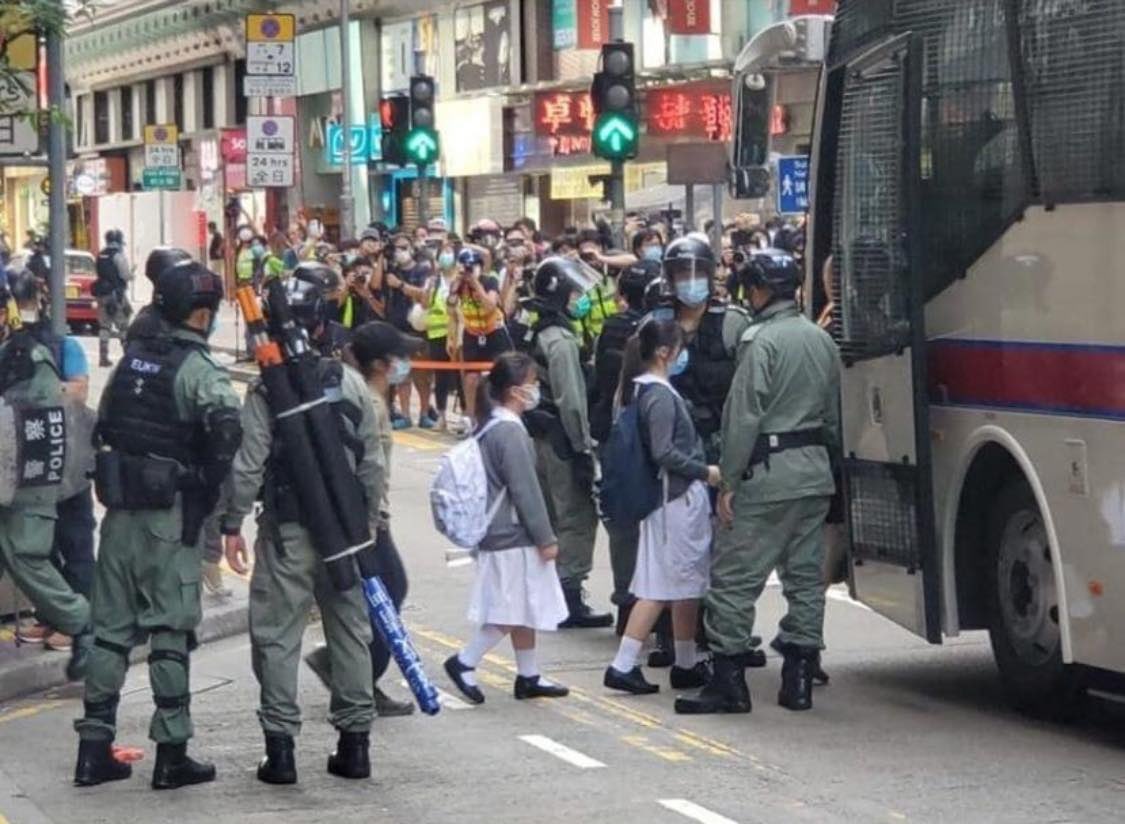 Alison_ooxx's tweet photo. Most police in #HongKong became murder and raper. Countless people are suffering. These pictures are really disturbing. https://t.co/juDTerBcpt
