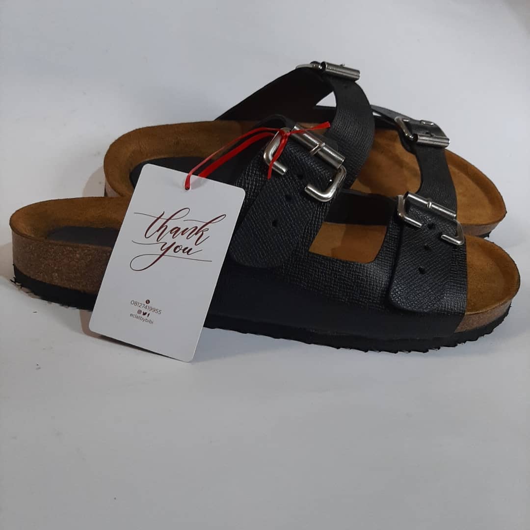 eclatbybibi's tweet photo. Good morning!

Shop this at 6,000 naira only.

#ebbtribe #madeinnigeria #handmade #footwear #leatherwork https://t.co/PakW5xBCw1
