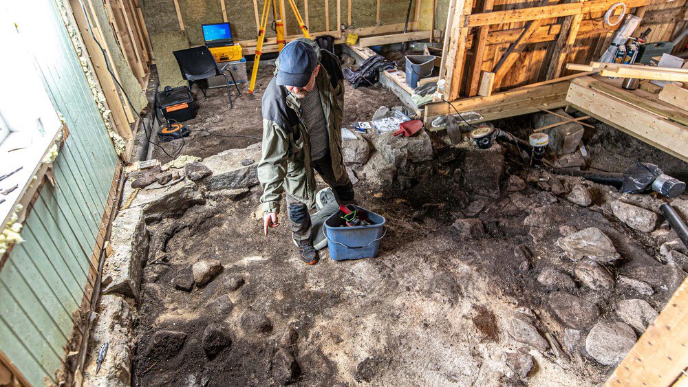 CatJarman's tweet photo. More photos of what it looks like to have a Viking grave dug up in your house, underneath you bedroom: 😄

(Photos: NRK https://t.co/RYktBh5zc4) https://t.co/2V4QmURH2t