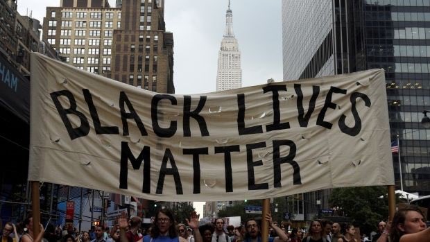 ftwchim_'s tweet photo. if you see injustice TALK. if you see someone getting bullied for their color, for their height, for their ethnicity TALK. we have power and we are all in this together. REMEMBER his name: George Floyd and dont let this death be for nothing
#BlackLivesMatters https://t.co/5HgaLzXAsX