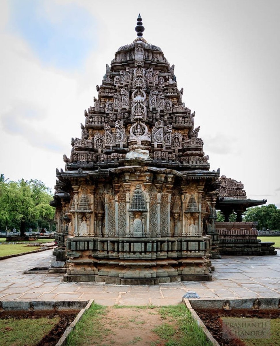  #Treasures_Of_South_India 1/n Hoyshala Architecture. Amruteshvara temple is located in the village of Amruthapur . The temple was built in 1196 C.E. by Amrutheshwara Dandanayaka under Hoysala King Veera Ballala II. @ReclaimTemples