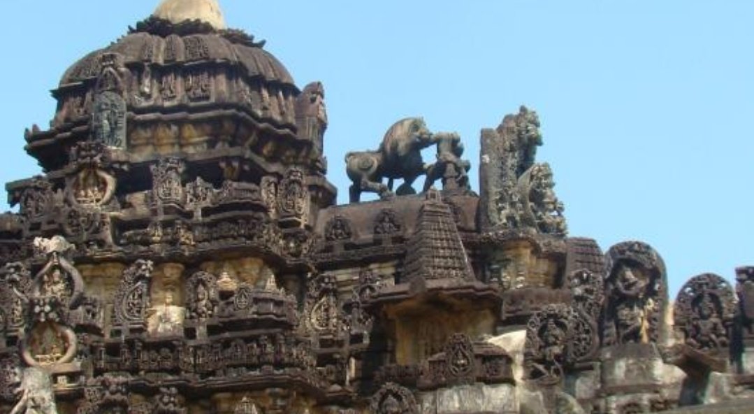  #Treasures_Of_South_India 1/n Hoyshala Architecture. Amruteshvara temple is located in the village of Amruthapur . The temple was built in 1196 C.E. by Amrutheshwara Dandanayaka under Hoysala King Veera Ballala II. @ReclaimTemples