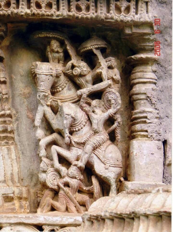 8/n Wall relief at Amrutesvara temple, Amruthapura.Wall relief sculpture of the Amrutesvara temple. @ReclaimTemples
