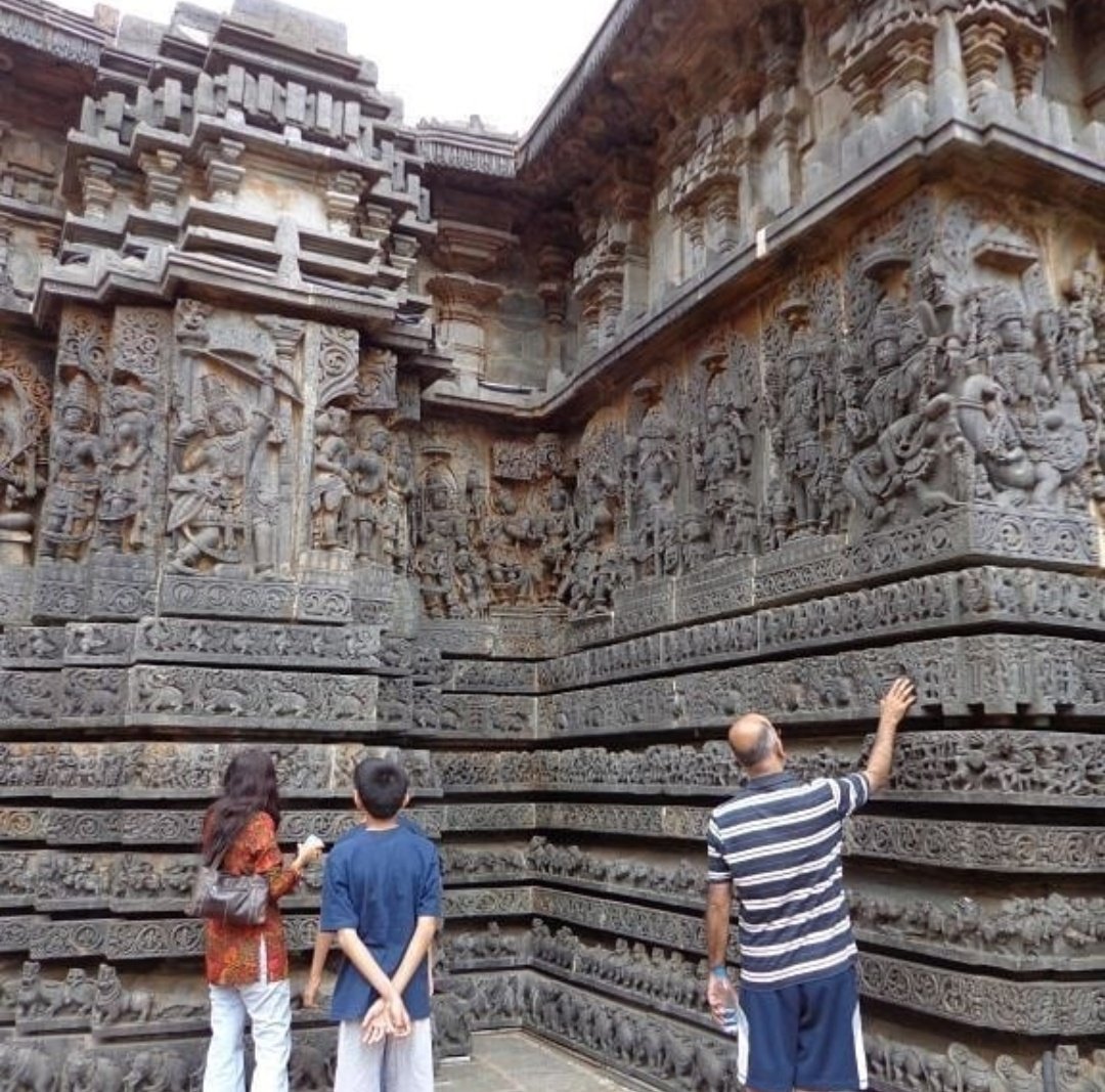 10/10 We cant Considered Taj as the Wonders of Bharatvarsha see the architecture of South Ancient Temple of Bharatvarsha. Taj is nothing more than a temple converted mosque and the graveyard.