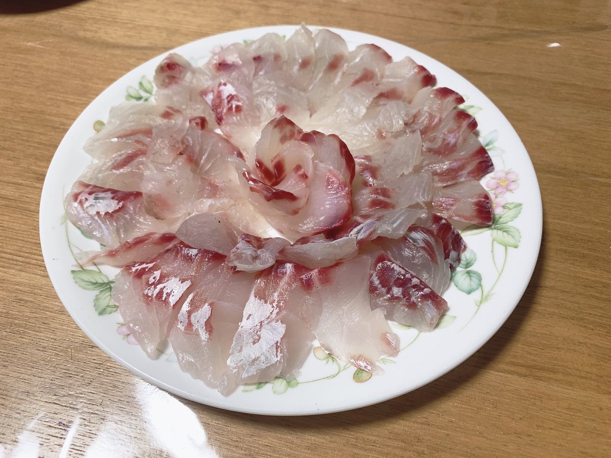 O Xrhsths 負け犬くそブロッコリー Sto Twitter 昨日釣ったキビレちゃんを1日寝かして刺身に 野生の味がする 笑 うまい