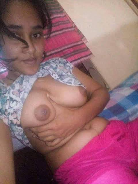 Rumana80894458's tweet photo. @f_runy #selfie #nude #DesiGirl https://t.co/LZheW8lbGX