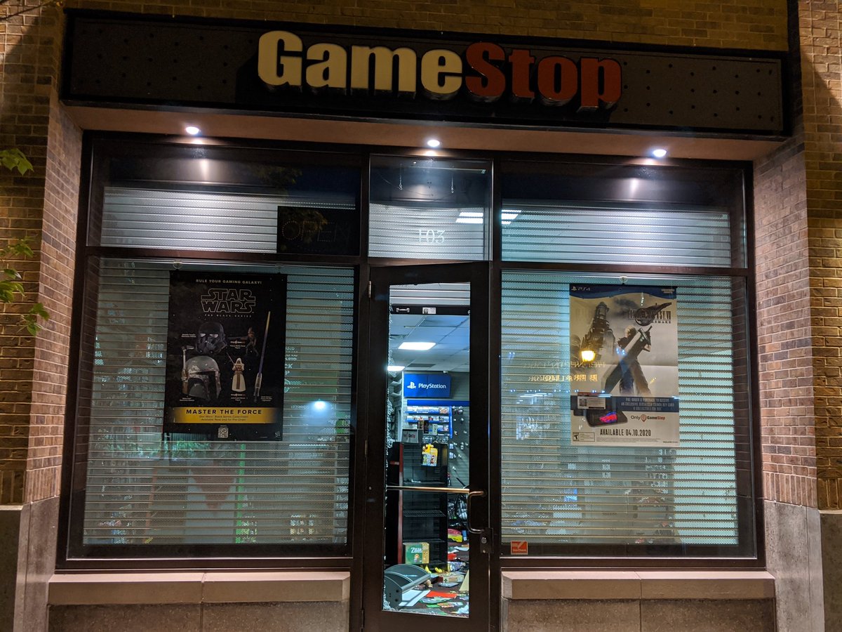 Game Stop smashed, looted. Police on scene of a still "active" Uptown in  #Mpls  #MinneapolisRiot  @FOX9 – at  GameStop