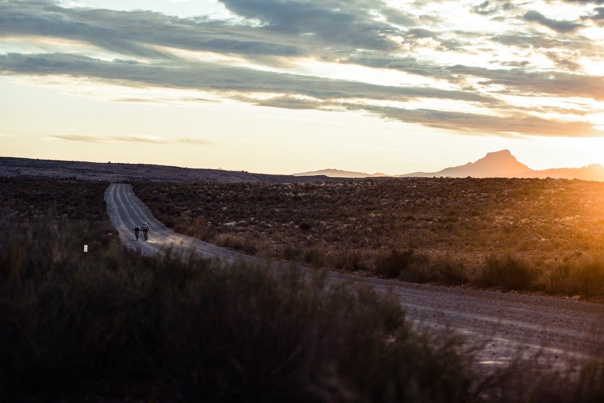 TBT to the inaugural #KarooBurn starting in the Great Karoo, heading off onto the longest straight dirt road in South Africa. 

#BurnOrBurnOut