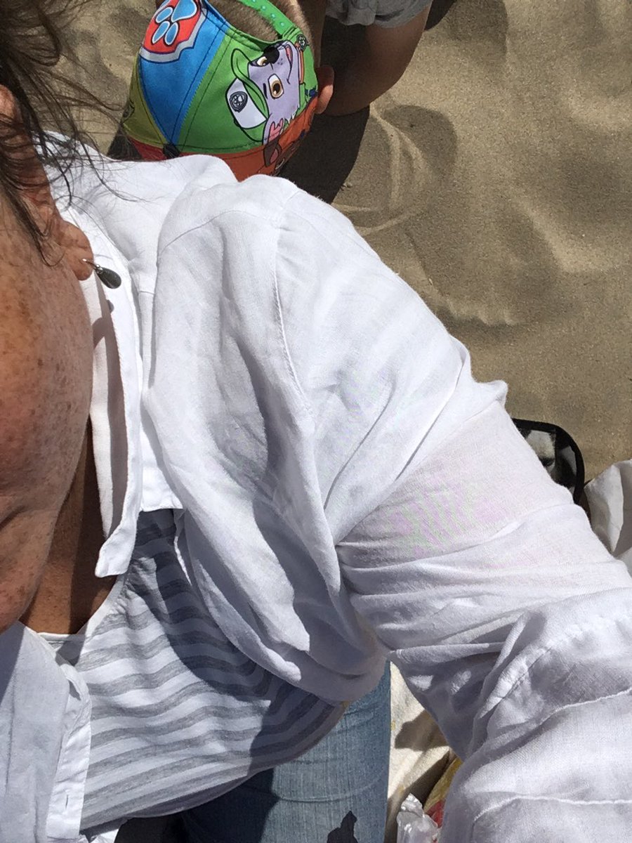 MHstyling's tweet image. Denk zomaar dat dit 1 van de laatste keren is dat we samen op het bijna lege strand 🏖 zijn op een doordeweekse dag, terwijl het geen schoolvakantie is. Met de oudste tantezegger, dagje geluk 🍀