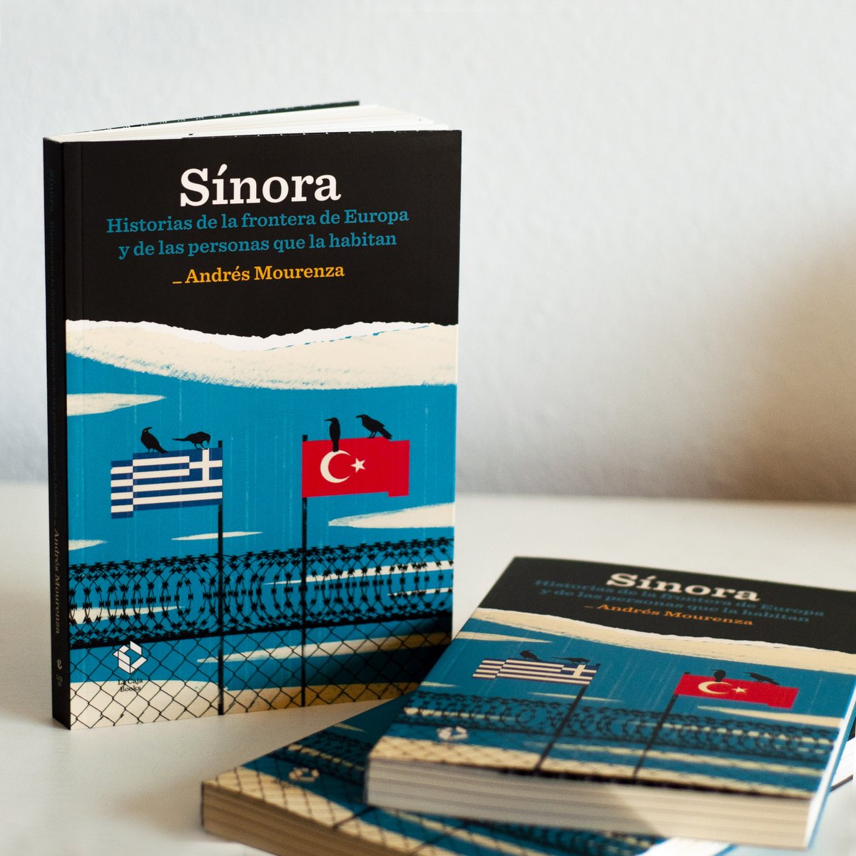 LaCajaBooks's tweet photo. Enhorabuena a @Geomigraciones, @relibroblog, @luortizsaracho, @mmmargori y @belengcarmona ¡Ellos son los cinco ganadores del sorteo de 'Sínora', de @Andresmourenza! 👏👏👏👏👏👏 https://t.co/VCFBCOCwr2